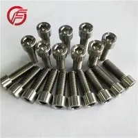 Vijaki z vtičnico razreda 5 iz titana